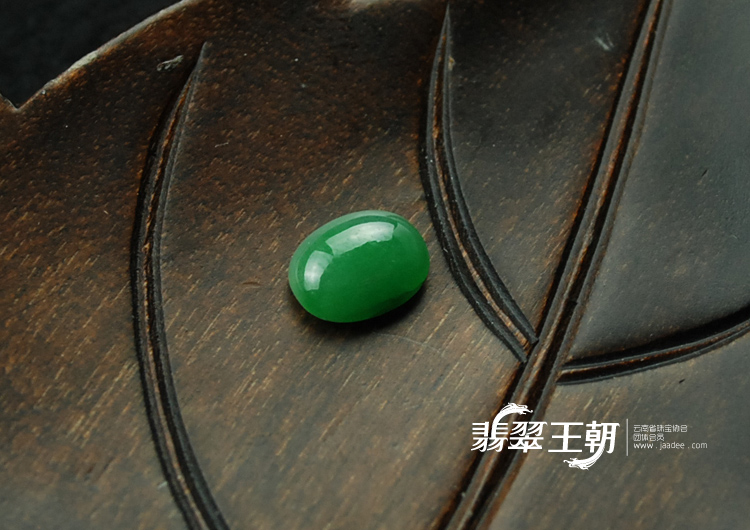 糯冰种翠色缅甸翡翠戒面