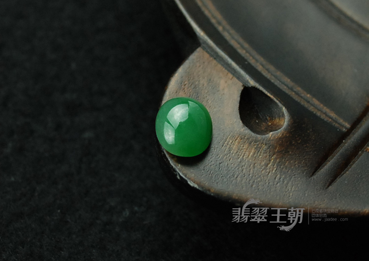 糯冰种翠色缅甸翡翠戒面