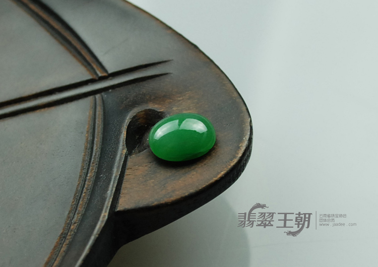 糯冰种翠色缅甸翡翠戒面