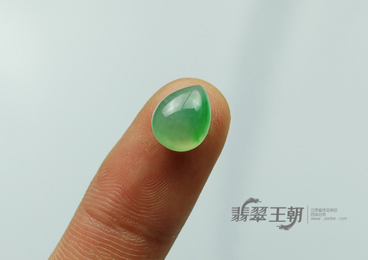 冰种翠色缅甸翡翠戒面