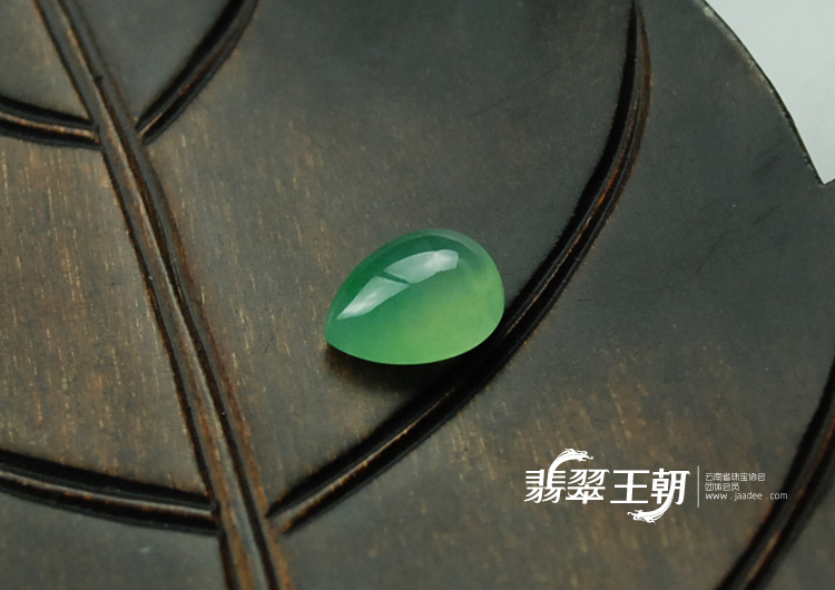 冰种翠色缅甸翡翠戒面
