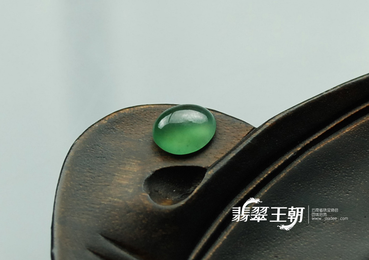 冰玻种绿晴水缅甸翡翠戒面