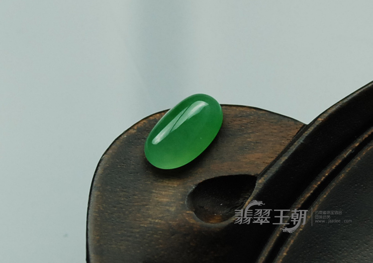 冰种翠色缅甸翡翠戒面