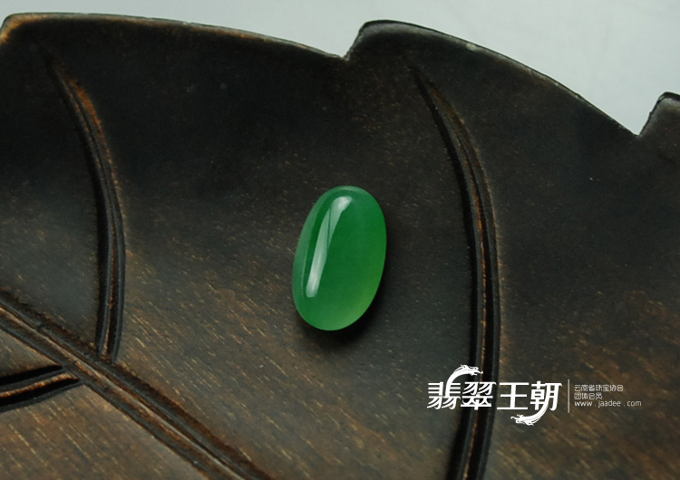冰种翠色缅甸翡翠戒面
