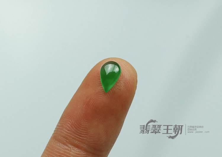 冰玻种翠色缅甸翡翠戒面