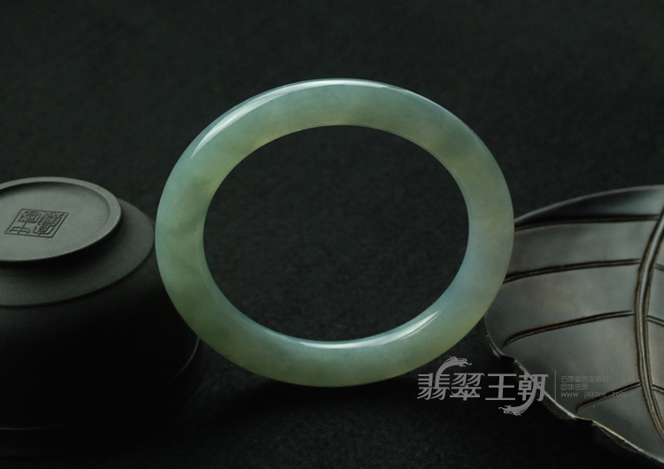 糯冰种紫罗兰缅甸翡翠圆条手镯（58.4）
