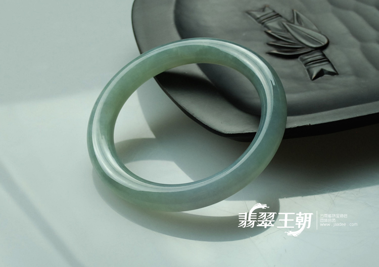 糯冰种紫罗兰缅甸翡翠圆条手镯（58.4）