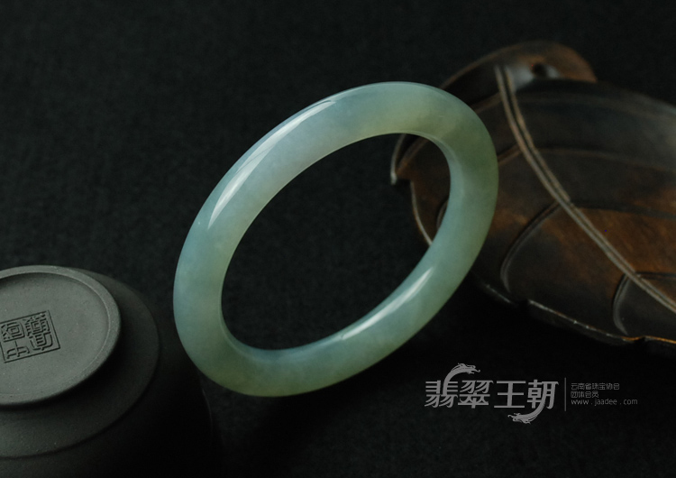 糯冰种紫罗兰缅甸翡翠圆条手镯（58.4）