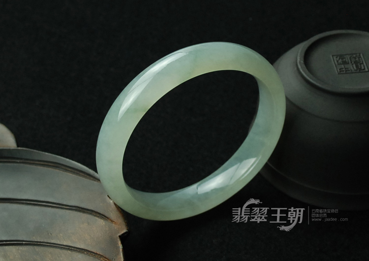 糯冰种缅甸翡翠手镯（56）