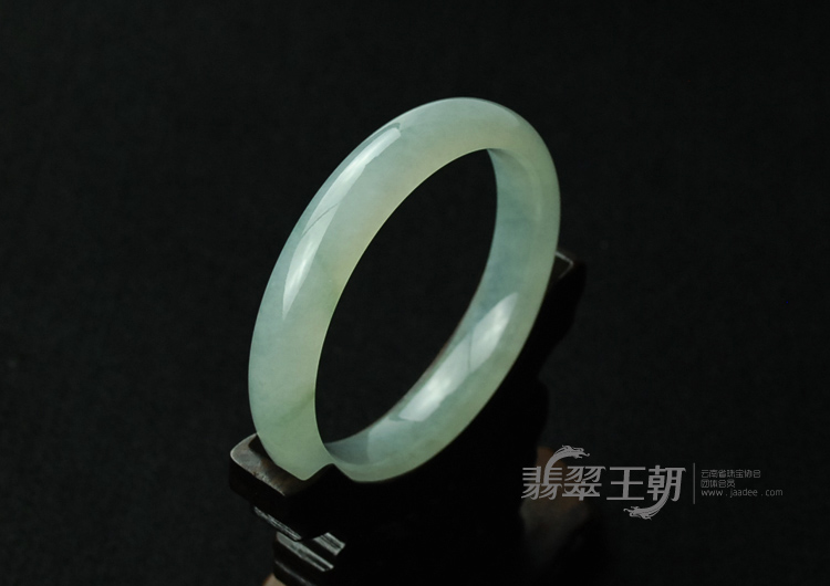 糯冰种缅甸翡翠手镯（56）