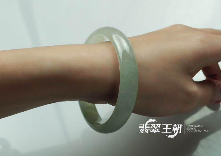 糯冰种缅甸翡翠手镯（56）