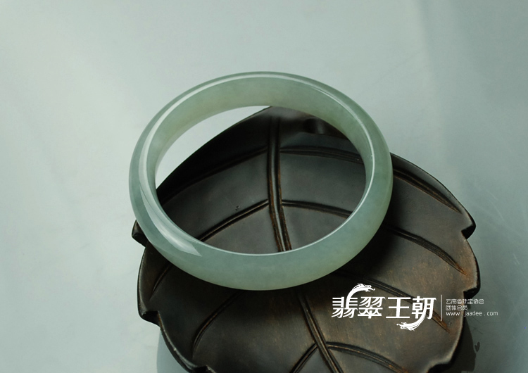 糯冰种缅甸翡翠手镯（56）