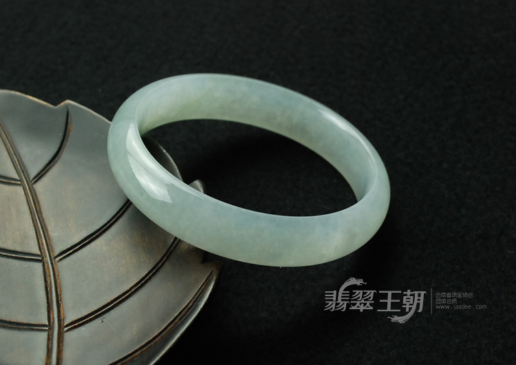 糯冰种缅甸翡翠手镯（57.8）