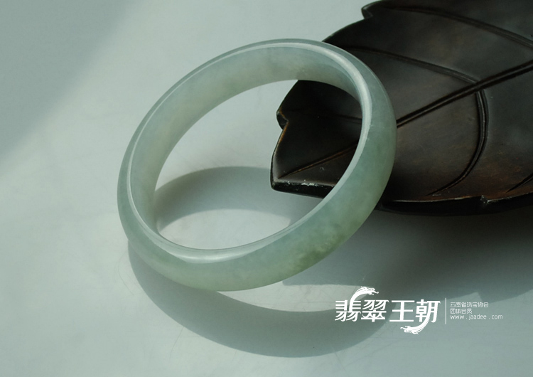 糯冰种缅甸翡翠手镯（57.8）