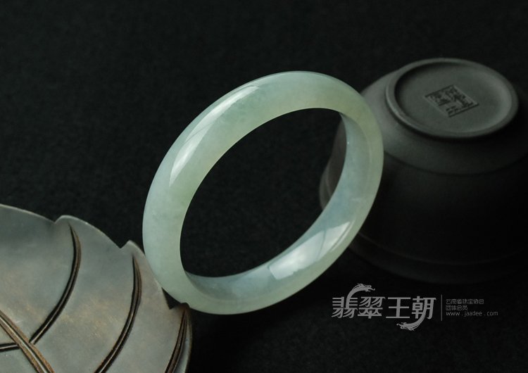 糯冰种缅甸翡翠手镯（57.8）