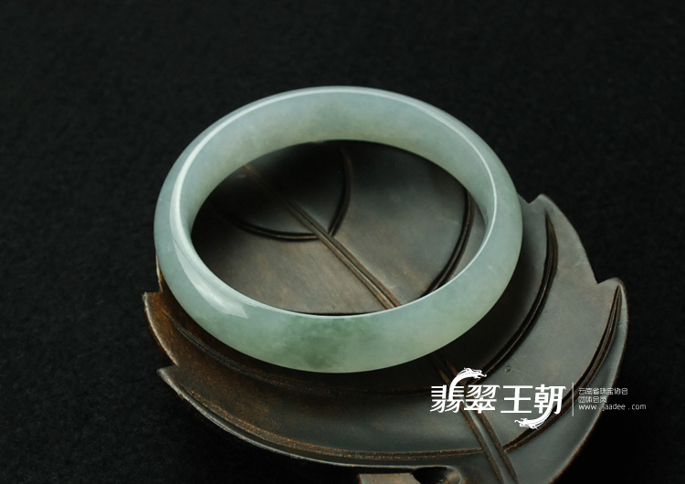 糯冰种缅甸翡翠手镯（57.8）