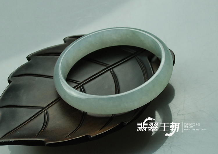 糯冰种缅甸翡翠手镯（57.8）