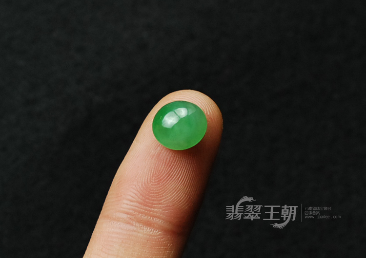 糯冰种翠色缅甸翡翠戒面