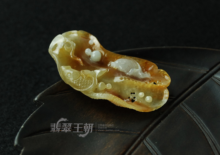 糯冰种黄翡缅甸翡翠“年年有余”挂件