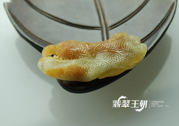 糯冰种黄翡缅甸翡翠“年年有余”挂件