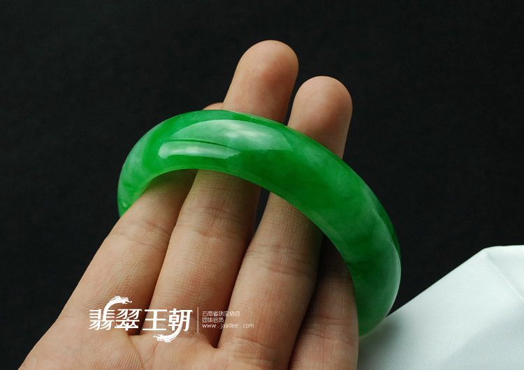 糯冰种阳绿缅甸翡翠手镯（58.8）