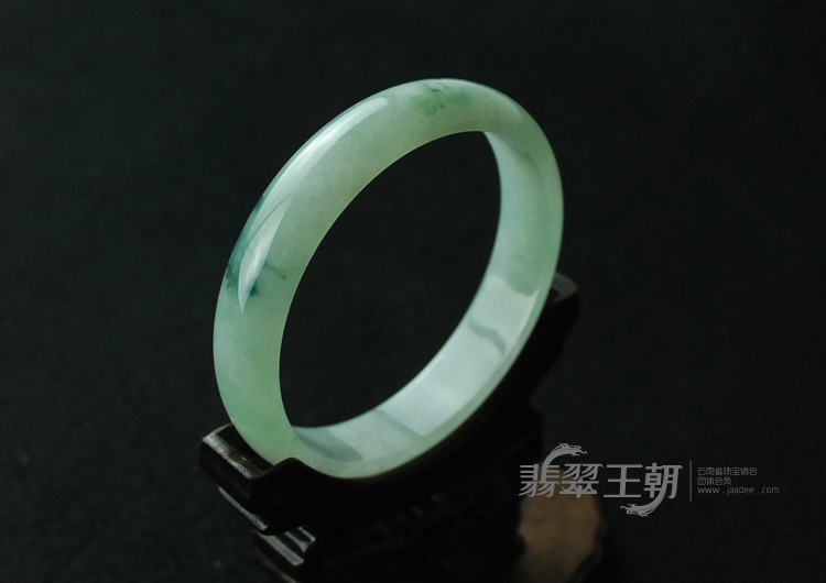 糯冰种飘蓝花缅甸翡翠手镯（60.6）