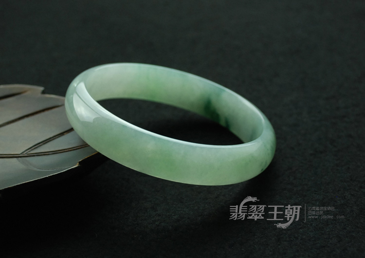 糯冰种飘蓝花缅甸翡翠手镯（60.6）