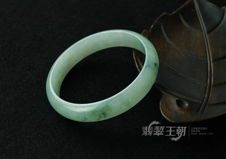 糯冰种飘蓝花缅甸翡翠手镯（60.6）