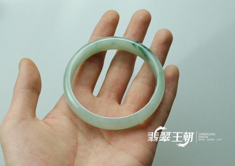 糯冰种飘蓝花缅甸翡翠手镯（60.6）