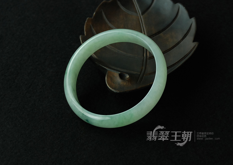 糯冰种飘蓝花缅甸翡翠手镯（60.6）