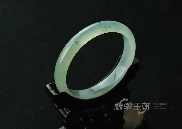 冰种飘花缅甸翡翠手镯（55.9）