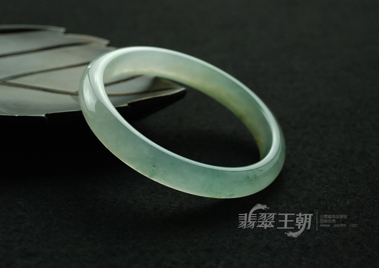 冰种飘花缅甸翡翠手镯（55.9）
