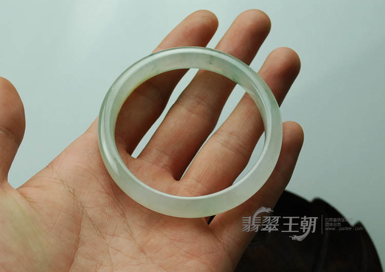 冰种飘花缅甸翡翠手镯（55.9）