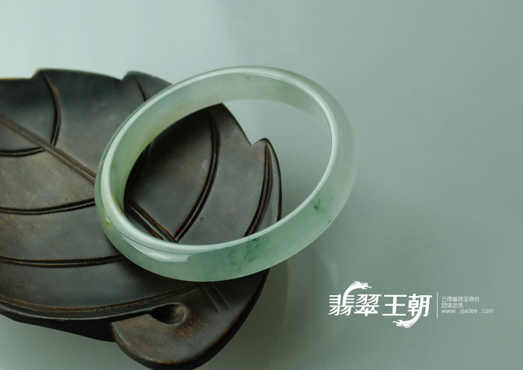 冰种飘花缅甸翡翠手镯（55.9）