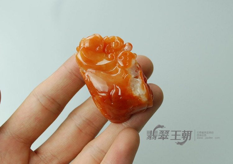 糯冰种红翡缅甸翡翠佛头挂件