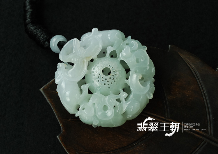 糯冰种淡紫罗兰缅甸翡翠“五福护主”貔貅挂件