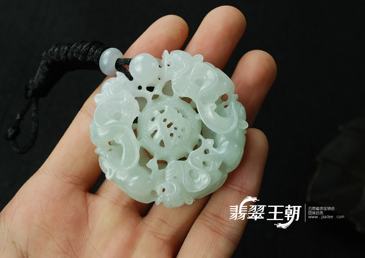 糯冰种淡紫罗兰缅甸翡翠“五福护主”貔貅挂件
