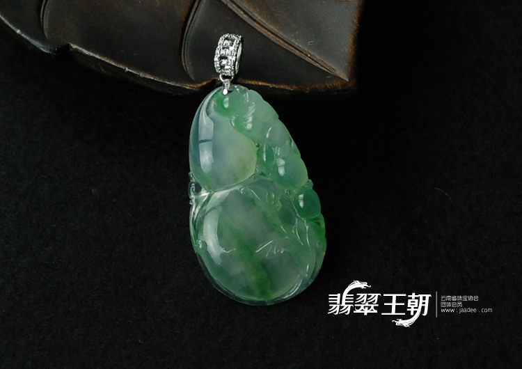 冰玻种飘花缅甸翡翠福禄寿挂件