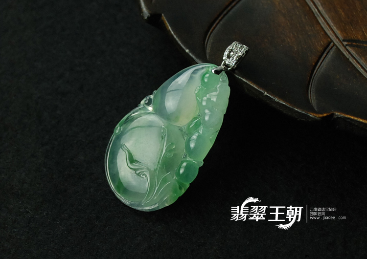 冰玻种飘花缅甸翡翠福禄寿挂件