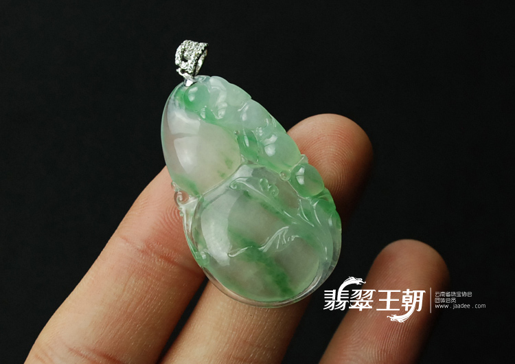 冰玻种飘花缅甸翡翠福禄寿挂件