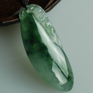 冰种飘花缅甸翡翠福瓜挂件