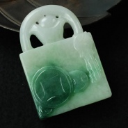 细糯种青色缅甸翡翠锁挂件