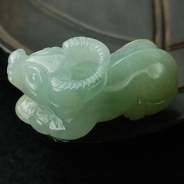 细糯种晴水缅甸翡翠生肖牛挂件