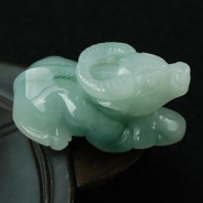 细糯种飘花缅甸翡翠生肖牛挂件