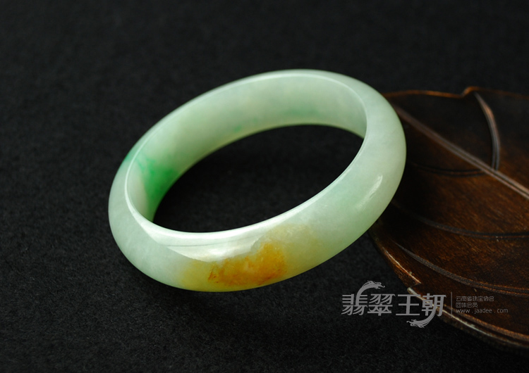 糯冰种黄加绿缅甸翡翠手镯（56.8）