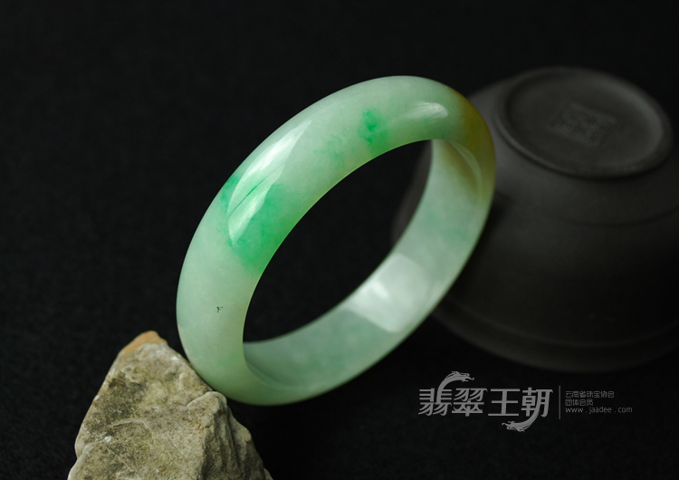 糯冰种黄加绿缅甸翡翠手镯（56.8）