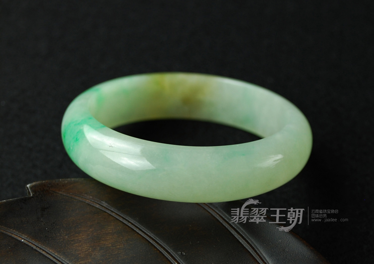 糯冰种黄加绿缅甸翡翠手镯（56.8）