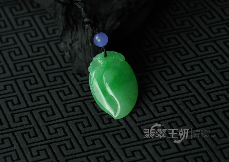 糯冰种阳绿满绿缅甸翡翠福寿桃挂件