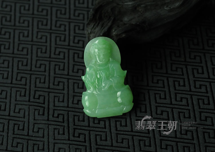 糯冰种绿晴水缅甸翡翠观音挂件