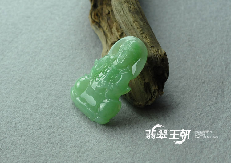 糯冰种绿晴水缅甸翡翠观音挂件